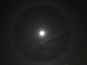 Interesting “Moon Halo” [Pictures provided] Here you go nannee... Img_0142